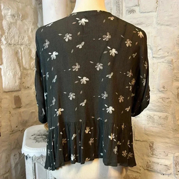 Grade&Gather | Cropped Floral Babydoll Peplum Blouse - Picture 5 of 9